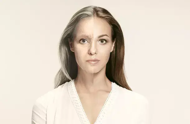 Een digitale simulatie van een vrouw, de linkerhelft met oudere huid, de rechterhelft met jonge huid, om het huidverouderingsproces te illustreren.