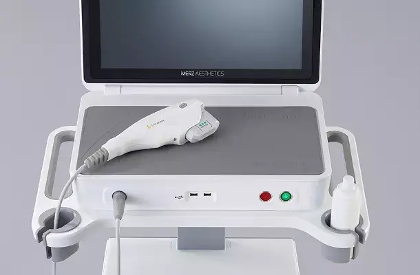 Ultrasound-apparaat gebruikt voor Ultherapy PRIME® behandeling.